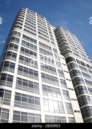 Das David Murray John Gebäude, das Herzstück der Skyline von Swindon. Stockfoto