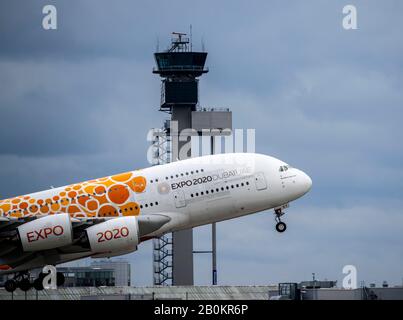 DŸsseldorf internationaler Flughafen, DUS, Emirates Airbus A380-800, beim Start, Stockfoto