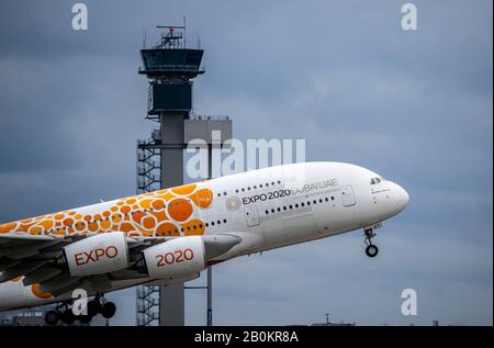 DŸsseldorf internationaler Flughafen, DUS, Emirates Airbus A380-800, beim Start, Stockfoto