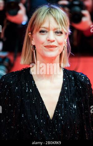 Berlinale Palast, Potsdamer Platz, Berlin, Deutschland. Februar 2020. Heike Makatsch kommt zur Eröffnungsfeier, Mein Salinger Jahr. Bild nach Gutschrift: Julie Edwards/Alamy Live News Stockfoto