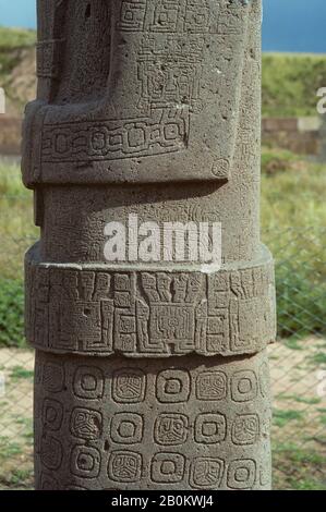 BOLIVIEN, UNESCO-WELTKULTURERBE, TIWANAKU VOR-INCA-STÄTTE, IN DER NÄHE VON LA PAZ UND TITICACA-SEE, DETAILS ZU ANTHROPOMORPHEN FIGUREN Stockfoto