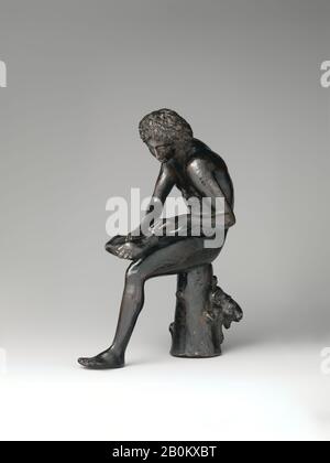 Spinario (Junge, Der einen Thorn aus Seinem Fuß zieht), Norditalien, Ca. 1500-1520, Norditalienisch, Bronze, Höhe: 7 1/2 Zoll (19,1 cm), Sculpture-Bronze Stockfoto