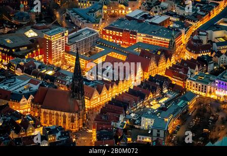 Luftbild, Übersicht Münster, Prinzipalmarkt, bei St. Lamberti-Kirche, Münster, St.-Paulus-Dom, Dom, Nachtansicht, Münsterland, Nordrhein- Stockfoto