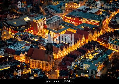 Luftbild, Übersicht Münster, Prinzipalmarkt, bei St. Lamberti-Kirche, Münster, St.-Paulus-Dom, Dom, Nachtansicht, Münsterland, Nordrhein- Stockfoto