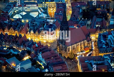 , Luftbild, St. Lamberti-Kirche, Münster, Hauptmarkt, Nachtfoto, Münsterland, Nordrhein-Westfalen, Deutschland, DE, Europa, Vogelperspektive Stockfoto