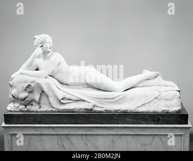 Antonio Canova, Naiad, Italienisch, Rom, Antonio Canova (Italienisch, Possagno 1757-1822 Venedig), und sein Atelier, 18-24, Italienisch, Rom, weißer Marmor auf grauem Marmorsockel (nicht originell), Insgesamt (WT. Bestätigt): 35 × 75 × 32 1/2 Zoll, 2558 lb. (88,9 × 190,5 × 82,6 cm, 1160,3 kg), Skulptur Stockfoto