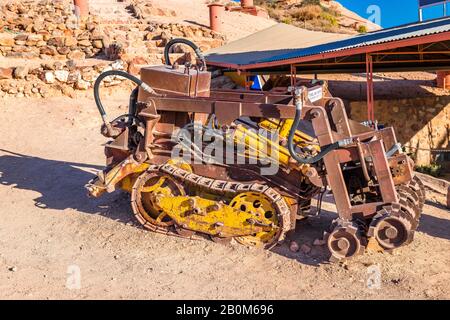 In Cobber Pedy, South Australia, wird eine Tunnelmaschine für den Opalabbau verwendet. Stockfoto