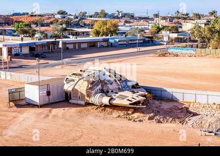 Raumschiff verließ nach den Dreharbeiten zu dem Film "Pitch Black", der in Coober Pedy, South Australia gedreht wurde Stockfoto