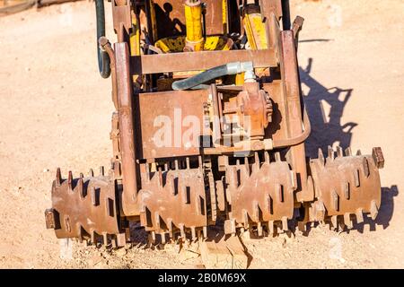 In Cobber Pedy, South Australia, wird eine Tunnelmaschine für den Opalabbau verwendet. Stockfoto