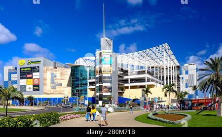 El Muelle Shopping Mall im Santa Catalina Park, direkt im Hafen von Luxuskreuzfahrtschiffen. Las Palmas, Gran Canary, Spanien Stockfoto