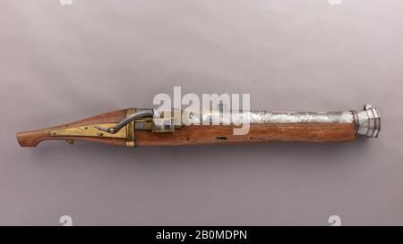 Geschrieben von Kazuki Nobumichi, Hand Cannon, Japanisch, Ende des 18. Bis Anfang des 19. Jahrhunderts, Japanisch, Eisen, Gold, Silber, Holz, Messing, L. 37 Zoll. (94 cm); Wt. 44 lb. 2 oz. (20,02 kg), Feuerarms-Hand-Cannon Stockfoto