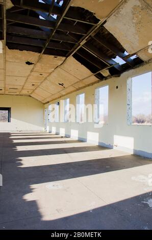 Fort Tilden ist eine ehemalige Installation der United States Army an der Küste von Queens, New York City. Viele der strandseitigen Strukturen sind aufgegeben. Stockfoto