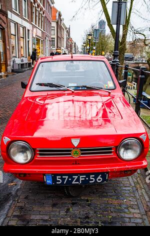 Utrechter, Niederlande - 08. Januar 2020. Alte Dreiräder rotes Auto Reliant Robin Stockfoto