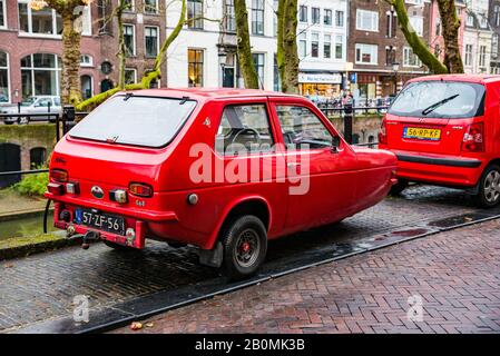 Utrechter, Niederlande - 08. Januar 2020. Alte Dreiräder rotes Auto Reliant Robin Stockfoto