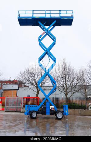 Eine Genie Lift GS 4390 RT Scherenhubplattform. Stockfoto