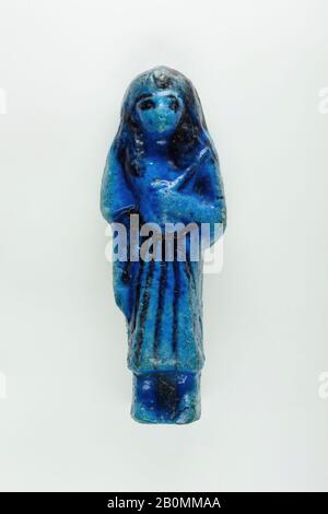 Aufseher Shabti von Any, Dritte Zwischenzeit, Dynastie 21, Herrschaft Psusennen I., ca. 1050 v. Chr., Aus Ägypten, Oberägypten, Theben, Deir el-Bahri, Grab von Meritamun, erster Korridor, Beisetzung von Any, 190-29, Faience, H 9,7 × D 3,4 × W 2,5 cm (3 13/16 × 1 5/16 × 1 Zoll) Stockfoto