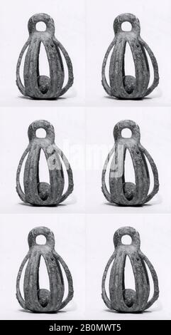 Klapperschlocke, Iran, Eisenzeit II-III, Datum ca. 9.-8. Jahrhundert v. Chr., Westiran, Iran, Bronze, 3,03 Zoll (7,7 cm), Metalwork-Equestrian Stockfoto