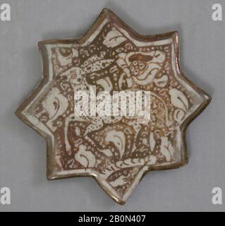 Stonepaste, sternförmige Kachel aus dem 13. Jahrhundert, Hergestellt im Iran, in glanzbemalter Form, Ceramics-Tiles Stockfoto