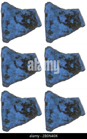 Fragment, Kreuzritter, 13. Jahrhundert, Kreuzritter, Glasmalerei, 13. × 3/4 × 1/16 Zoll (2 × 1,9 × 0,2 cm), Glass-Sad Stockfoto