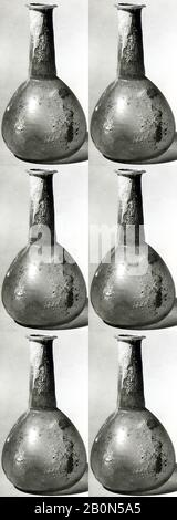 Parfümflasche aus Glas, Roman, Frühimperial, Datum 1. Jahrhundert A.D., Roman, Glas; geblasen und geschnitten, H.: 4 3/4 Zoll (12,1 cm), Glas Stockfoto