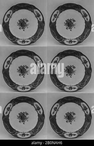 Sèvres Manufactory, Plate (Assiette à palmes) (1 von 102) (Teil eines Dienstes), French, Sèvres, Sèvres Manufactory (Französisch, 1740-100), Gilder: Guillaume Noël (Französisch, aktiv 55-6.-6.0), 170-1.0, Französisch, Sèvres, Pasta-Porzellan, Diam. 9 3/4 Zoll (24,8 cm), Ceramics-Porzellan Stockfoto