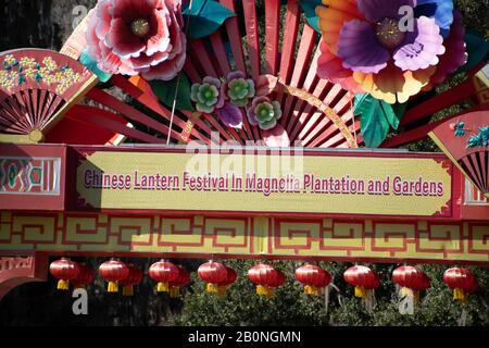 Charleston, SC - 2. Februar 2020: The Sign for the Chinese Lantern Festival in Magnolia Plantation and Gardens Stockfoto