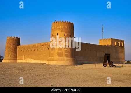 Al Zubarah Fort in der Wüste, eines der wichtigsten Wahrzeichen von Katar Stockfoto