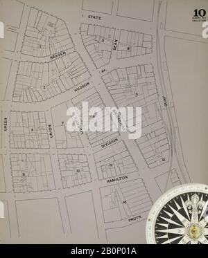 Bild 13 von Sanborn Fire Insurance Map aus Albany, Albany County, New York. 1892. 124 Blatt(e). Umfasst Coeymans, Coeymans Junction, Rensselaerville, Clarksville, Altamont, Guilderland Center, South Bethlehem. 3 Skelettkarten. Bound, Amerika, Straßenkarte mit einem Kompass Aus Dem 19. Jahrhundert Stockfoto