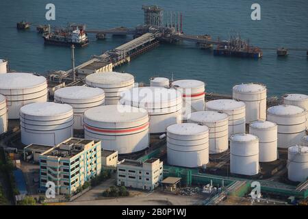 Öltanks in hongkong Stockfoto