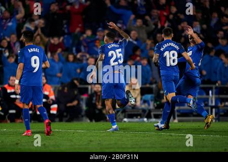 Getafe, Spanien. Februar 2020. Spieler des Getafe FC feiern ein Tor während des UEFA Europa League-Spiels zwischen Getafe CF und AFC Ajax Amsterdam im Coliseum Alfonso Perez in Getafe (Endstand; Getafe CF 2:0 AFC Ajax Amsterdam) Credit: Sopa Images Limited/Alamy Live News Stockfoto