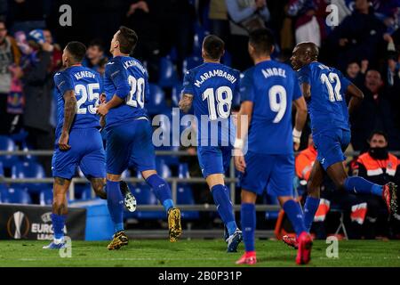 Getafe, Spanien. Februar 2020. Spieler des Getafe FC feiern ein Tor während des UEFA Europa League-Spiels zwischen Getafe CF und AFC Ajax Amsterdam im Coliseum Alfonso Perez in Getafe (Endstand; Getafe CF 2:0 AFC Ajax Amsterdam) Credit: Sopa Images Limited/Alamy Live News Stockfoto