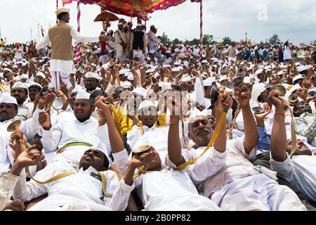 Das Bild von Warkari oder Pilgrim, der Kirtan in der Nähe von Pune, Maharashtra, Indien, asien ausführt Stockfoto