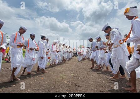 Das Bild von Warkari oder Pilgrim, der Kirtan in der Nähe von Pune, Maharashtra, Indien, asien ausführt Stockfoto