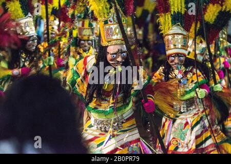 Figuren und Tänzerinnen des Karnevals von Oruro, Bolivien Stockfoto