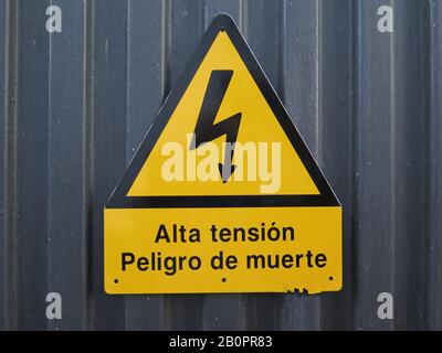 Warnung vor Todesgefahr durch Hochspannungsstrom Stockfoto