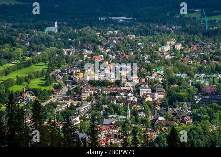 Panoramablick auf das Bergresort Zakopane in den Tatra-Bergen Kleinpolens vom Berg Gubałówka, Polen Stockfoto