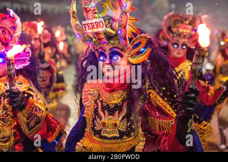 Figuren und Tänzerinnen des Karnevals von Oruro, Bolivien Stockfoto