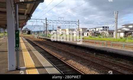 Innenbereich der Station Yokote. Ein Bahnhof in Yokote, Präfektur Akita, Japan, betrieben von der East Japan Railway Company (JR East) Stockfoto