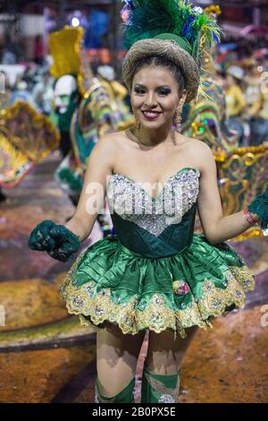 Junge Mädchen Tänzerinnen Oruro Carnival, Bolivien Stockfoto