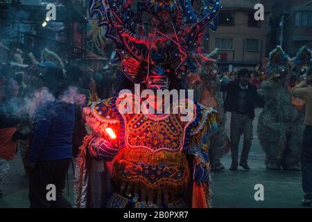 Figuren und Tänzerinnen des Karnevals von Oruro, Bolivien Stockfoto