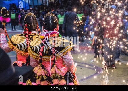 Figuren und Tänzerinnen des Karnevals von Oruro, Bolivien Stockfoto