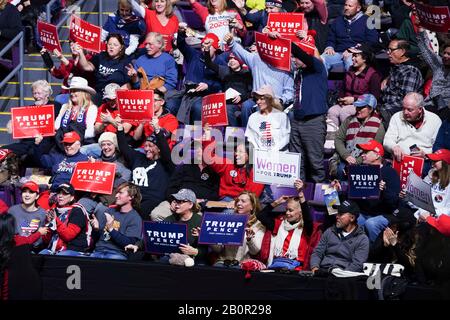 Colorado Springs, Vereinigte Staaten. Februar 2020. Trump-Anhänger bei der Großen Veranstaltung "Keep America" in Der Broadmoor World Arena in Colorado Springs, Colorado. Credit: The Photo Access/Alamy Live News Stockfoto