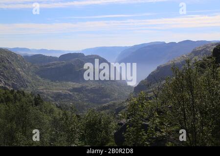 Norwegen-Landschaft in der Nähe von Preikestolen (Preikestolen) Stockfoto