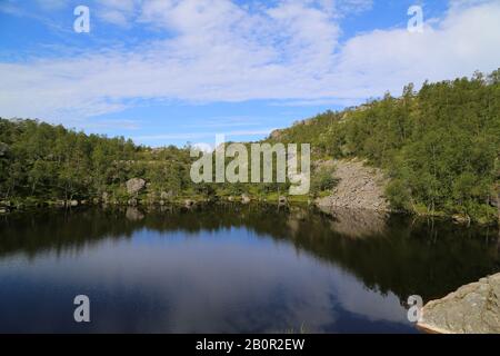 Norwegen-Landschaft in der Nähe von Preikestolen (Preikestolen) Stockfoto