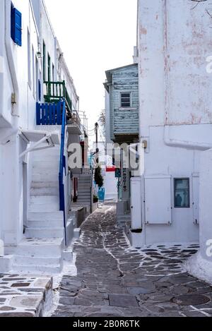 Blick auf den berühmten malerischen Gassen der Stadt Mykonos in Mykonos, Griechenland Stockfoto