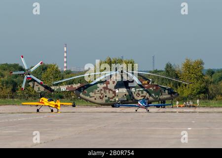 August 2019. Zhukovsky, Russland. Der russische schwere Mehrzwecktransporthubschrauber Mil Mi-26 auf dem Internationalen Luftfahrt- und Raumfahrtsalon MAKS 2019 Stockfoto