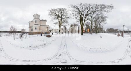 360 Grad Panorama Ansicht von DRUSKENINKAI, LITVA - Dezember 2018: Winter Märchen voller Nahtlose sphärischen hdri Panorama 360 Grad Betrachtungswinkel Provinzstadt equirectangular