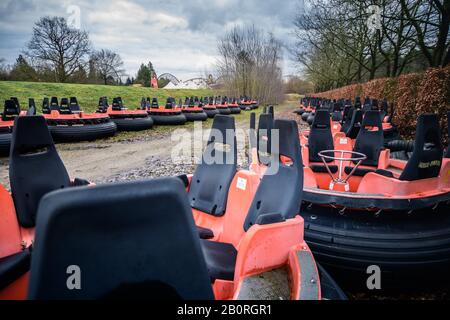 Soltau, Deutschland. Februar 2020. Die Vorbereitungen für die neue Saison sind im Heide Park Resort in vollem Gange. Der Park wird von den Winterresten geräumt und die Achterbahnen werden gewartet, damit er zu Saisonbeginn wieder starten kann. Für alle Adrenalinunkies warten Colossos, Kraken und Co. Kredit: Nico Schimmelpfennig / dpa-Zentralbild / ZB / dpa / Alamy Live News Stockfoto