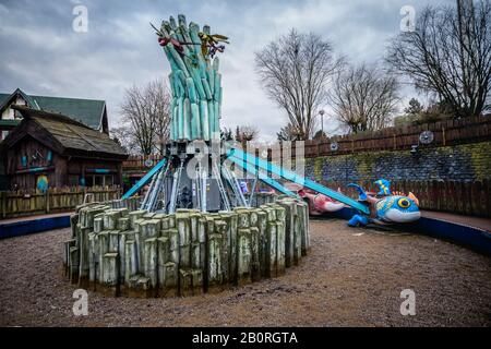 Soltau, Deutschland. Februar 2020. Die Vorbereitungen für die neue Saison sind im Heide Park Resort in vollem Gange. Der Park wird von den Winterresten geräumt und die Achterbahnen werden gewartet, damit er zu Saisonbeginn wieder starten kann. Für alle Adrenalinunkies warten Colossos, Kraken und Co. Kredit: Nico Schimmelpfennig / dpa-Zentralbild / ZB / dpa / Alamy Live News Stockfoto