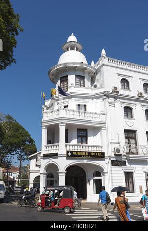 Kandy, Sri Lanka, 19.03.2019: Im Zentrum von Kandy berühmtes Queen's Hotel im Zentrum der Stadt. Stockfoto